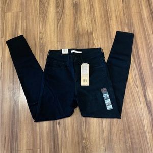 NWT Levi’s 720 high-rise super skinny jeans